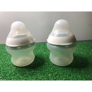 2 Tomee Tipee silicone 5oz bottles and 2 lid